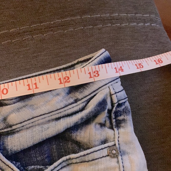 ‼️SOLD‼️ 3/$15 Distressed Jean Shorts size S - Picture 5 of 5